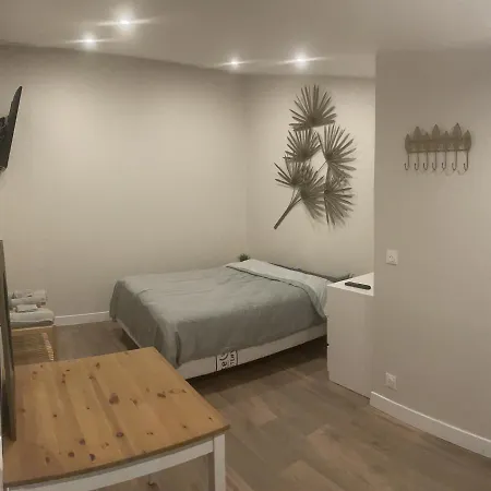 Studio Indépendant Dans Une Maison Cdg Paris Disney Asterix Le Bourget Appartement *